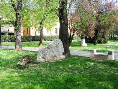 Giuseppe Penone, Pietra e albero (Stone and Tree), 1976